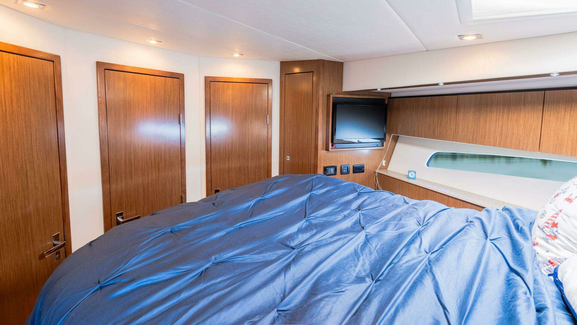 2013 Cruisers 48 Cantius - Image 37