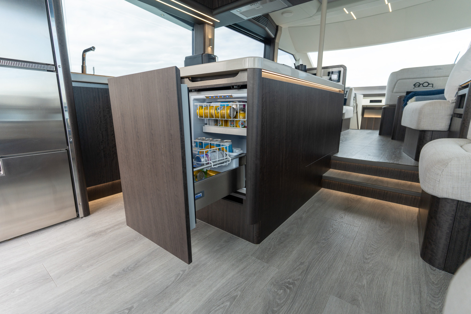 2025 Galeon 560 FLY - Image 19