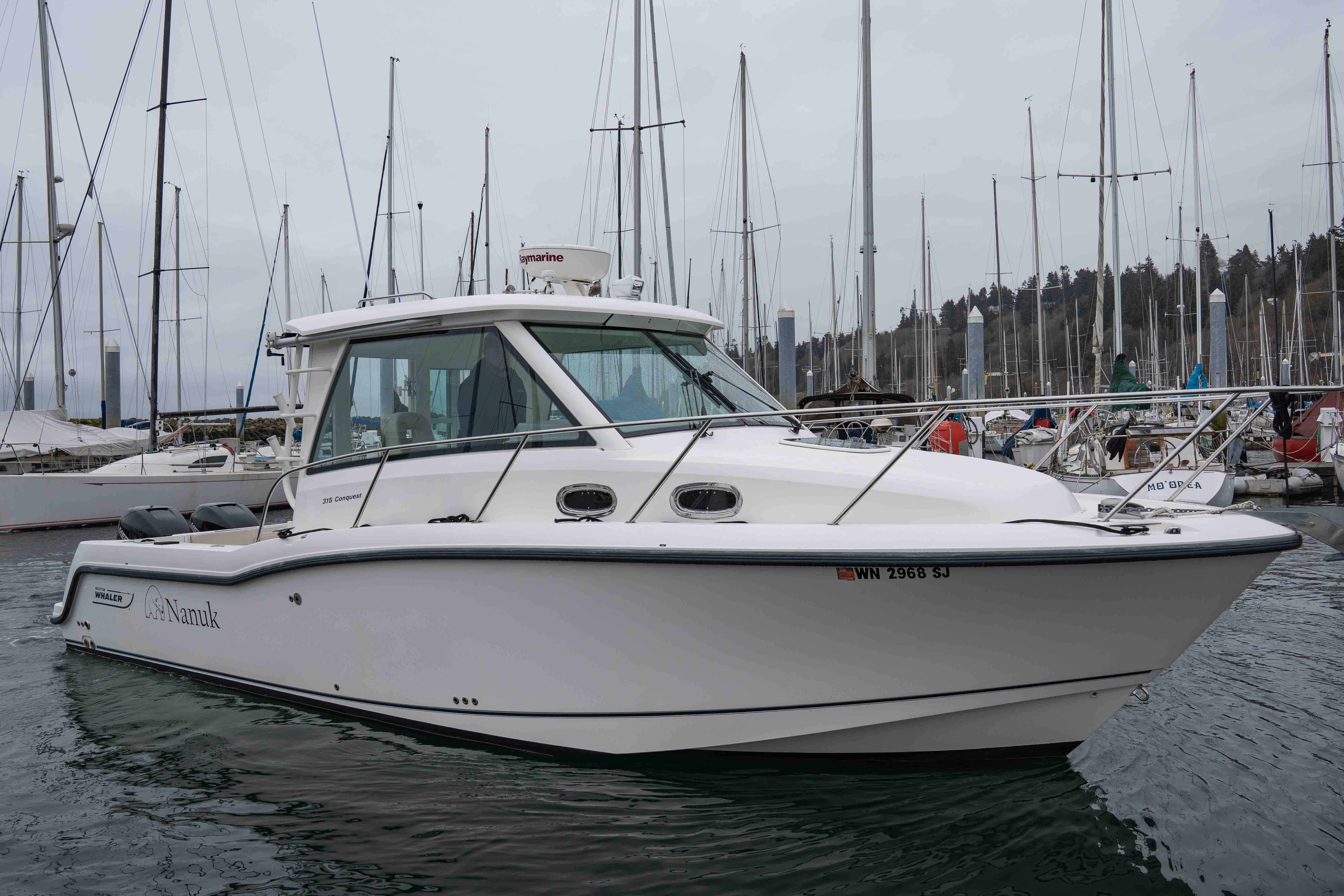 2015 Boston Whaler 315 Conquest Pilothouse