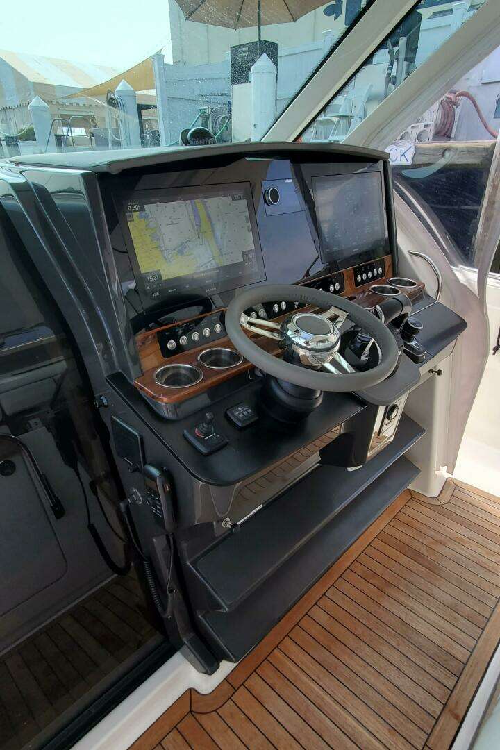 2021 Tiara Yachts 38 LS - Image 17