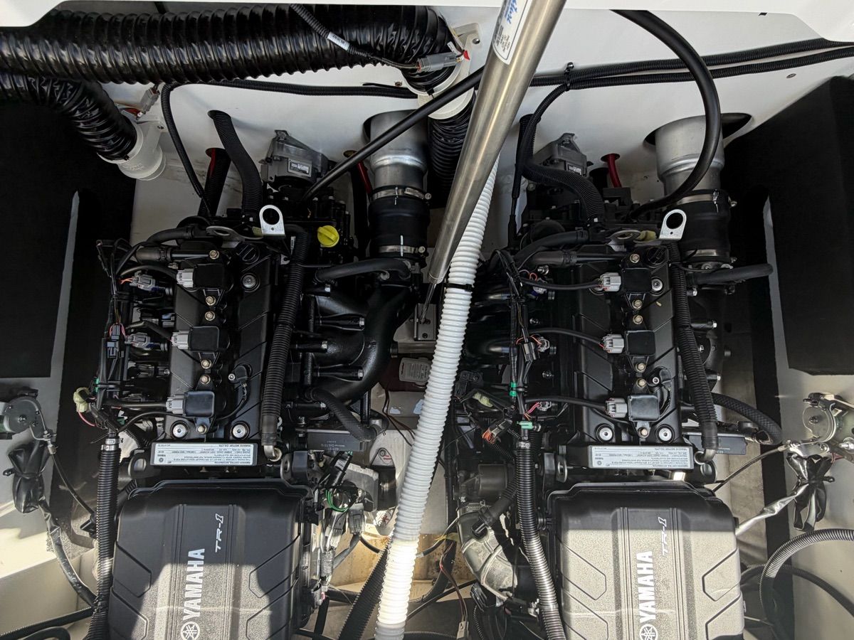 2025 Yamaha Boats AR220 - 8