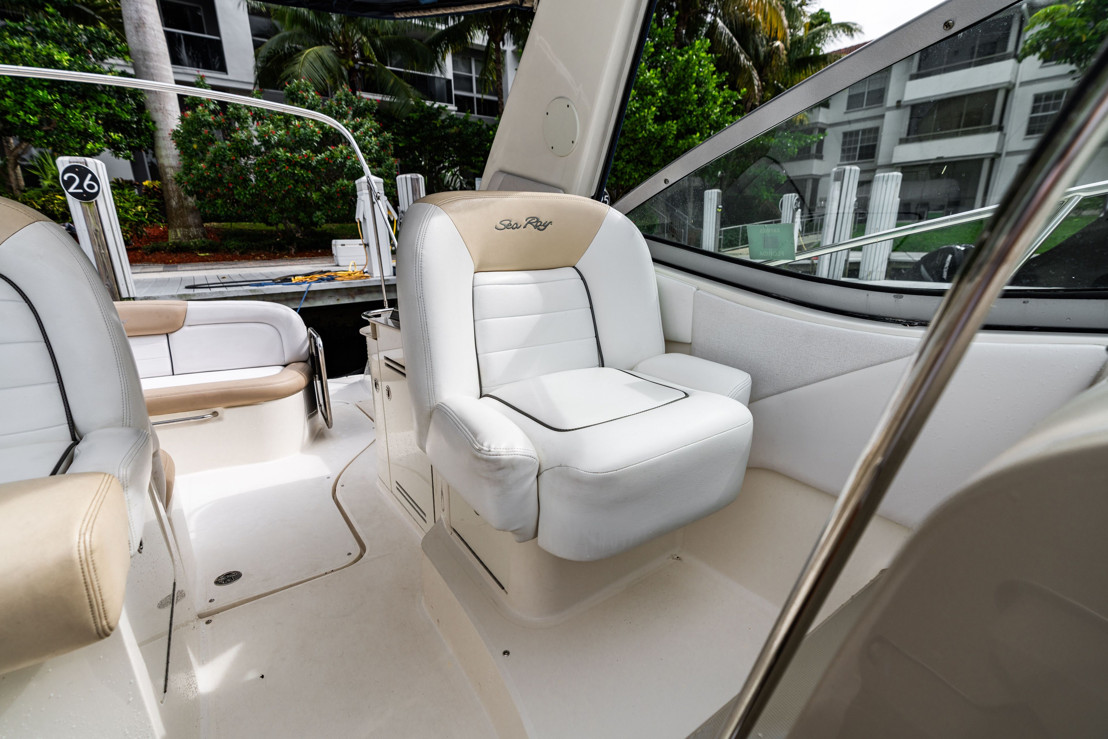 2010 Sea Ray Sundancer 330 - 30