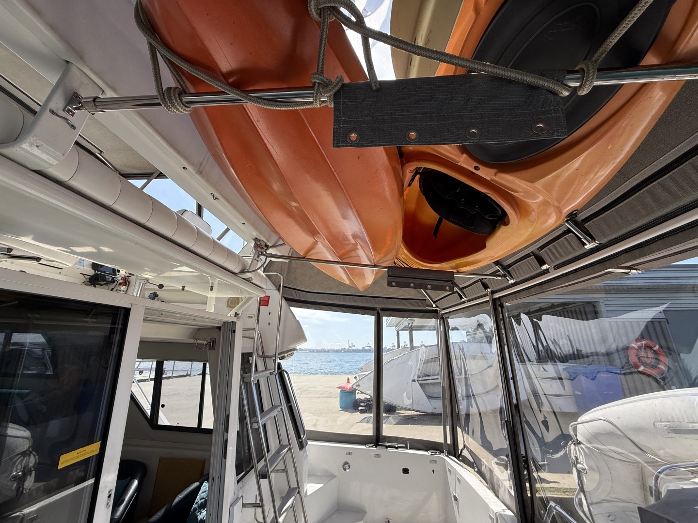1996 Carver 370 Voyager - Image 29