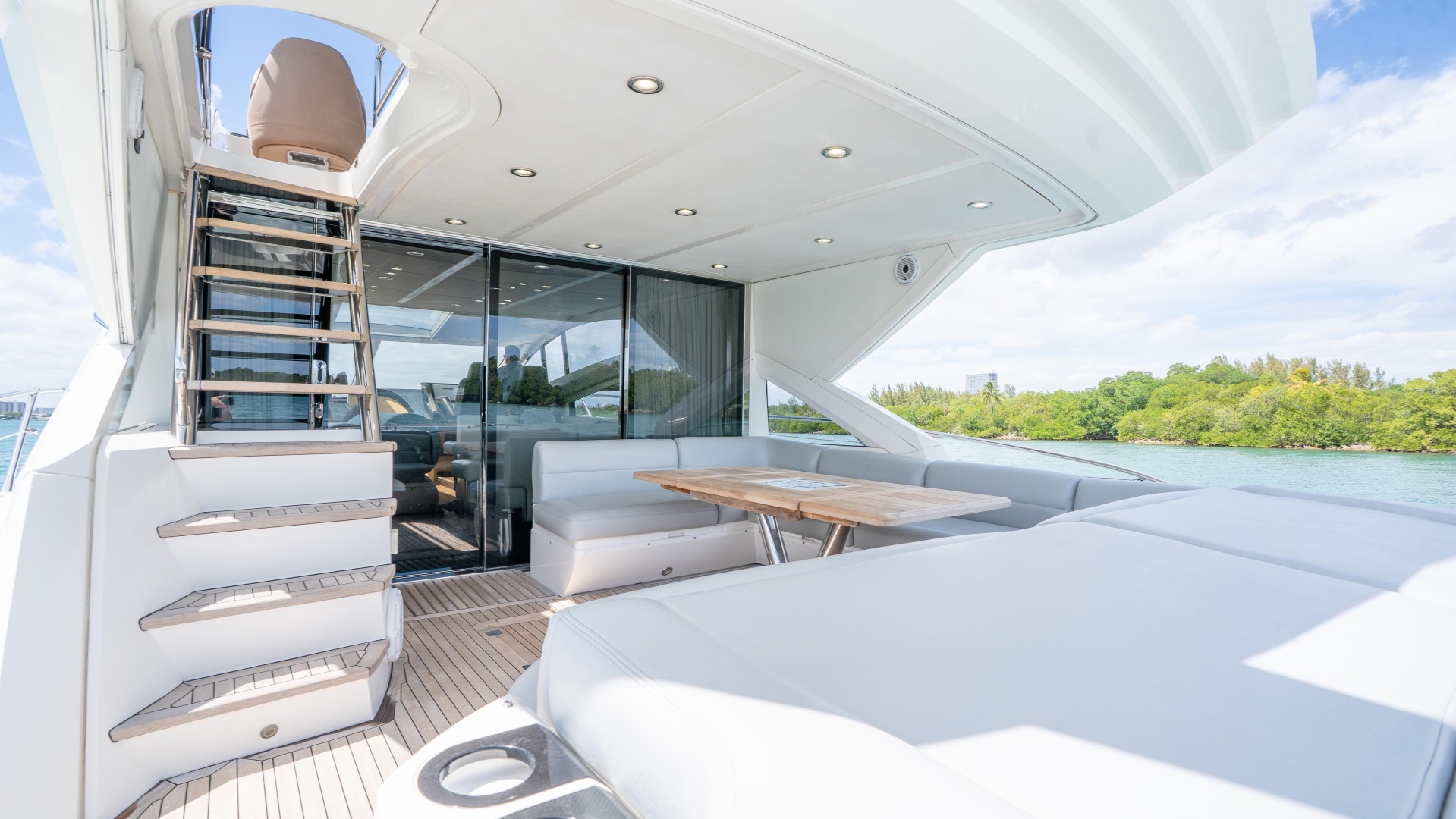 2014 Sunseeker 68' Sport Yacht - Image 16