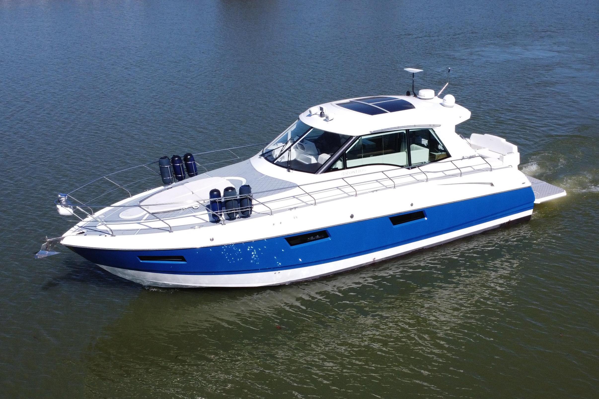 2012 Cruisers Yachts 48 Cantius