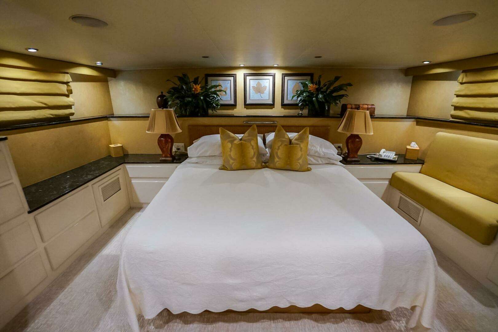 1989 Hatteras 80 Cockpit Motor Yacht - Image 18