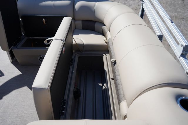 2025 Sun Tracker 20 Party Barge - 12