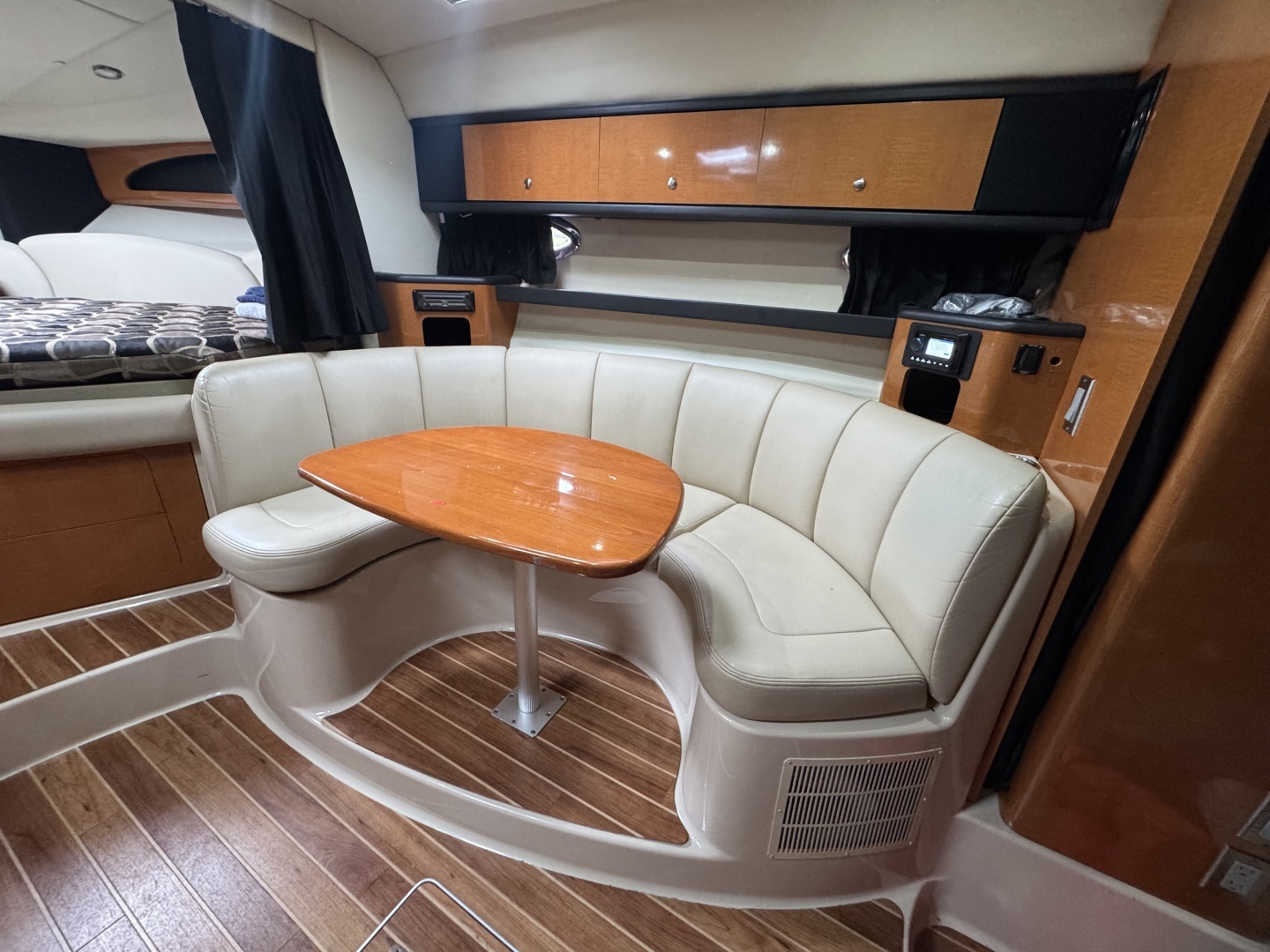 2008 Chaparral 310 Signature - Image 3