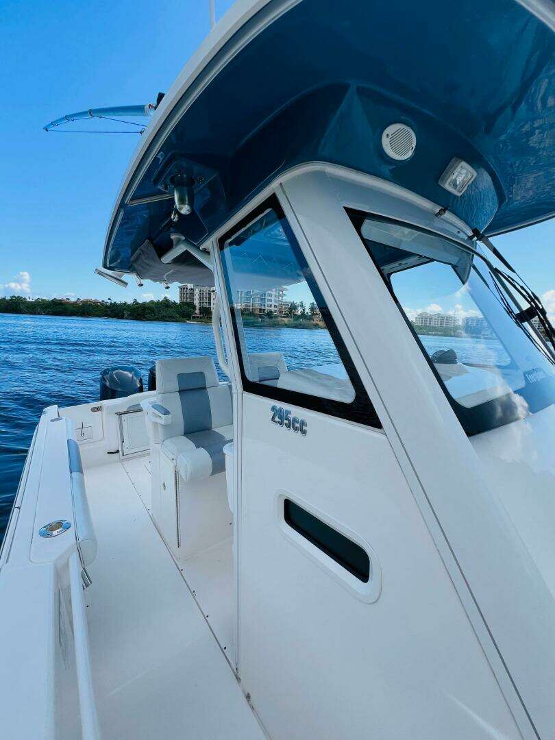 2012 Everglades 295 Center Console - Image 24
