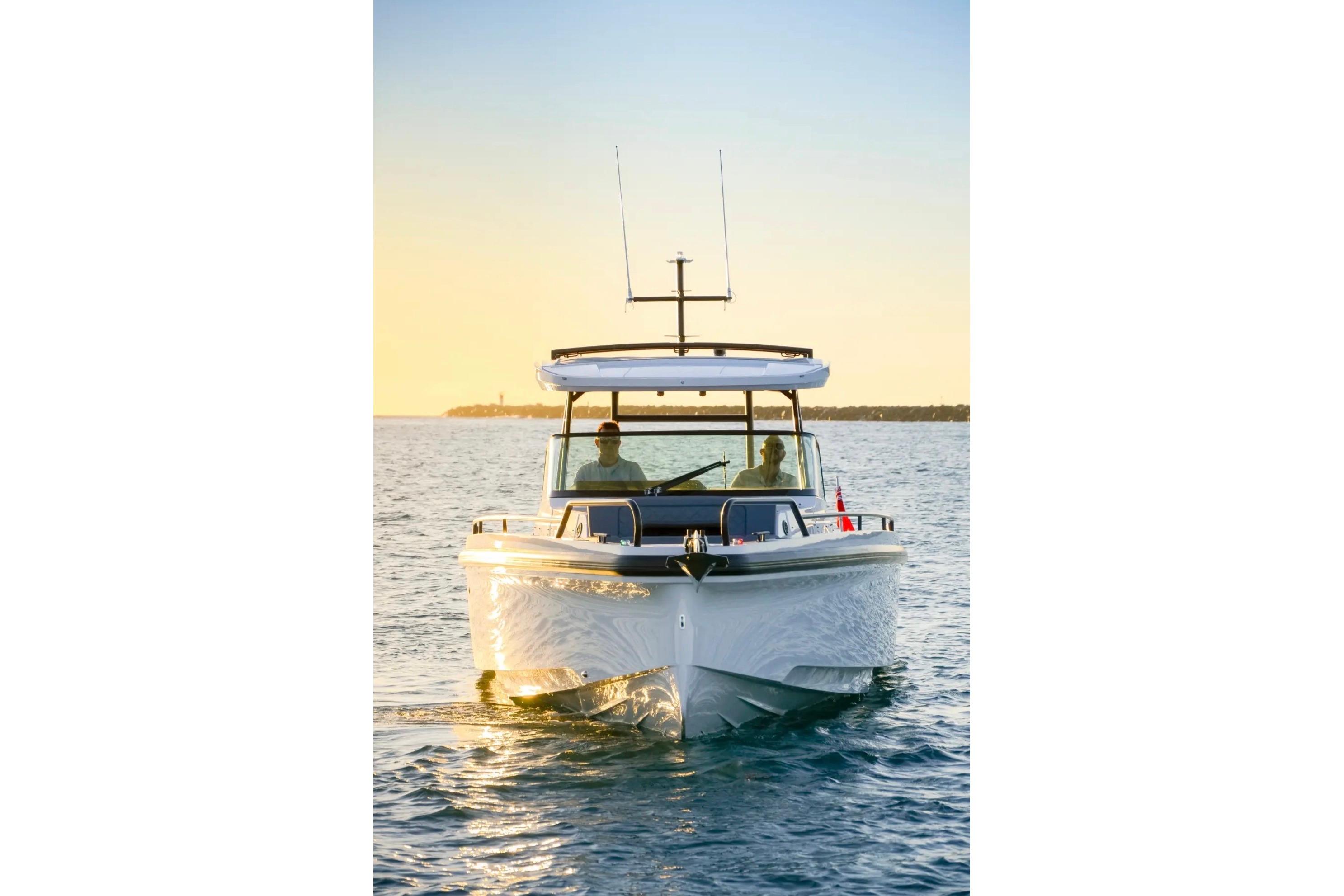 2025 Axopar 37 Sun-Top