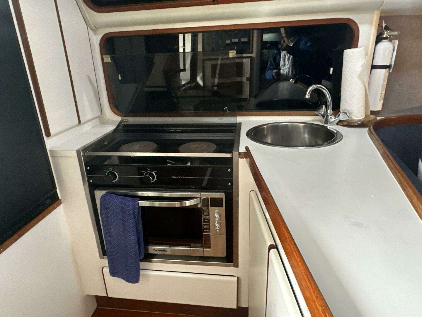 1988 Tiara Yachts 3300 Open - Image 16