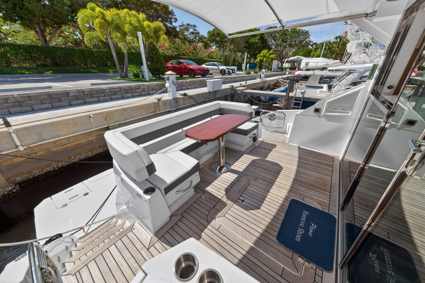 2023 Cruisers Yachts 50 CANTIUS - Image 26