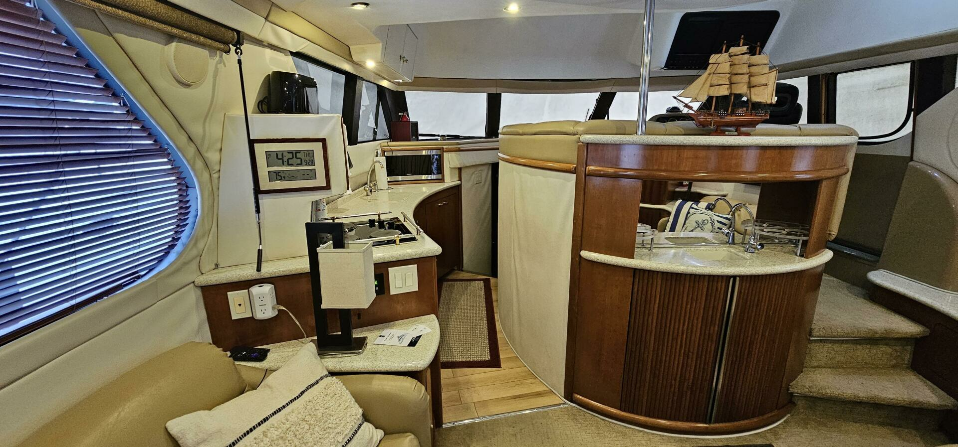 1999 Carver 450 Pilothouse - Image 24