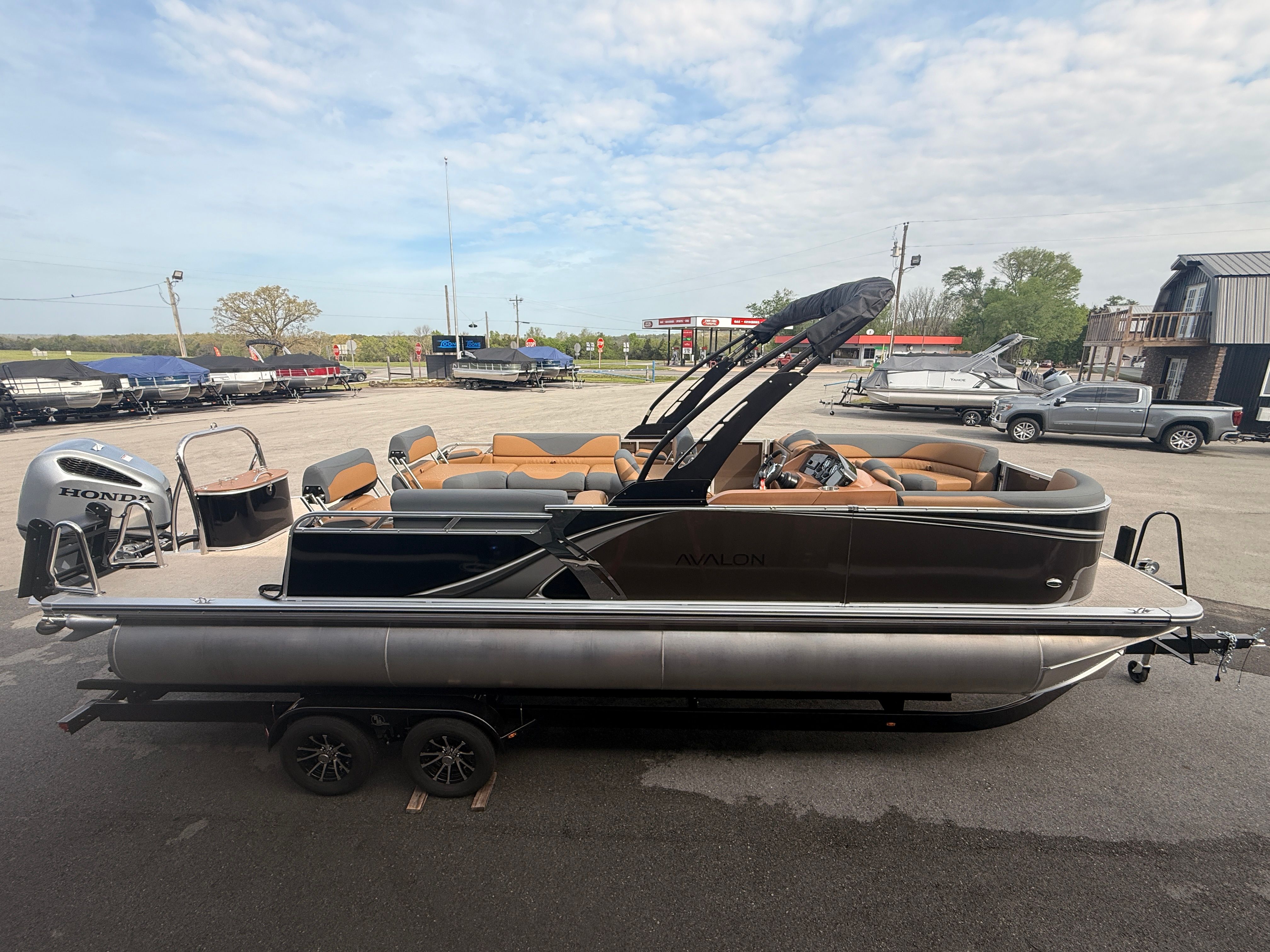 2026 Avalon 2385 LSZ pontoon boat on trailer, Honda engine.