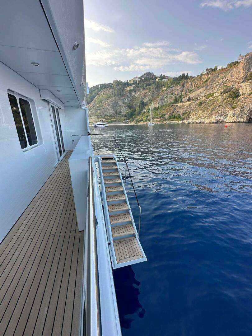 2003 Royal Denship Motor Yacht - Image 32