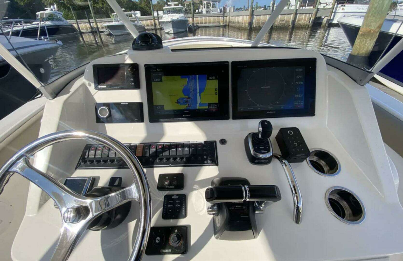 2015 Pursuit Sport - Image 12