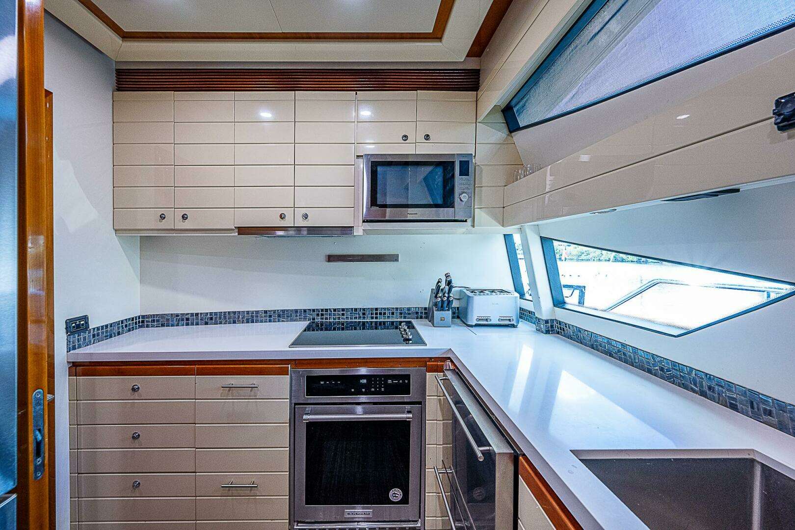 2006 Ferretti Yachts 830 - Image 72