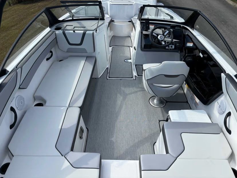 2025 Yamaha Boats AR220 - 5