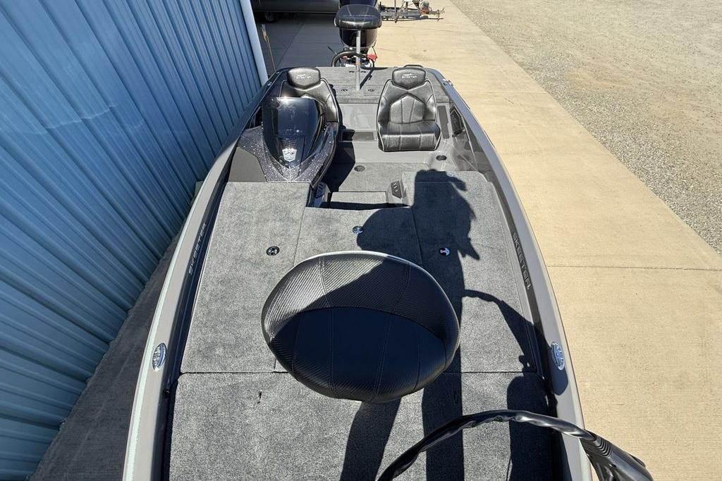 2026 Skeeter ZX150 fishing boat with sleek design and comfortable seating.