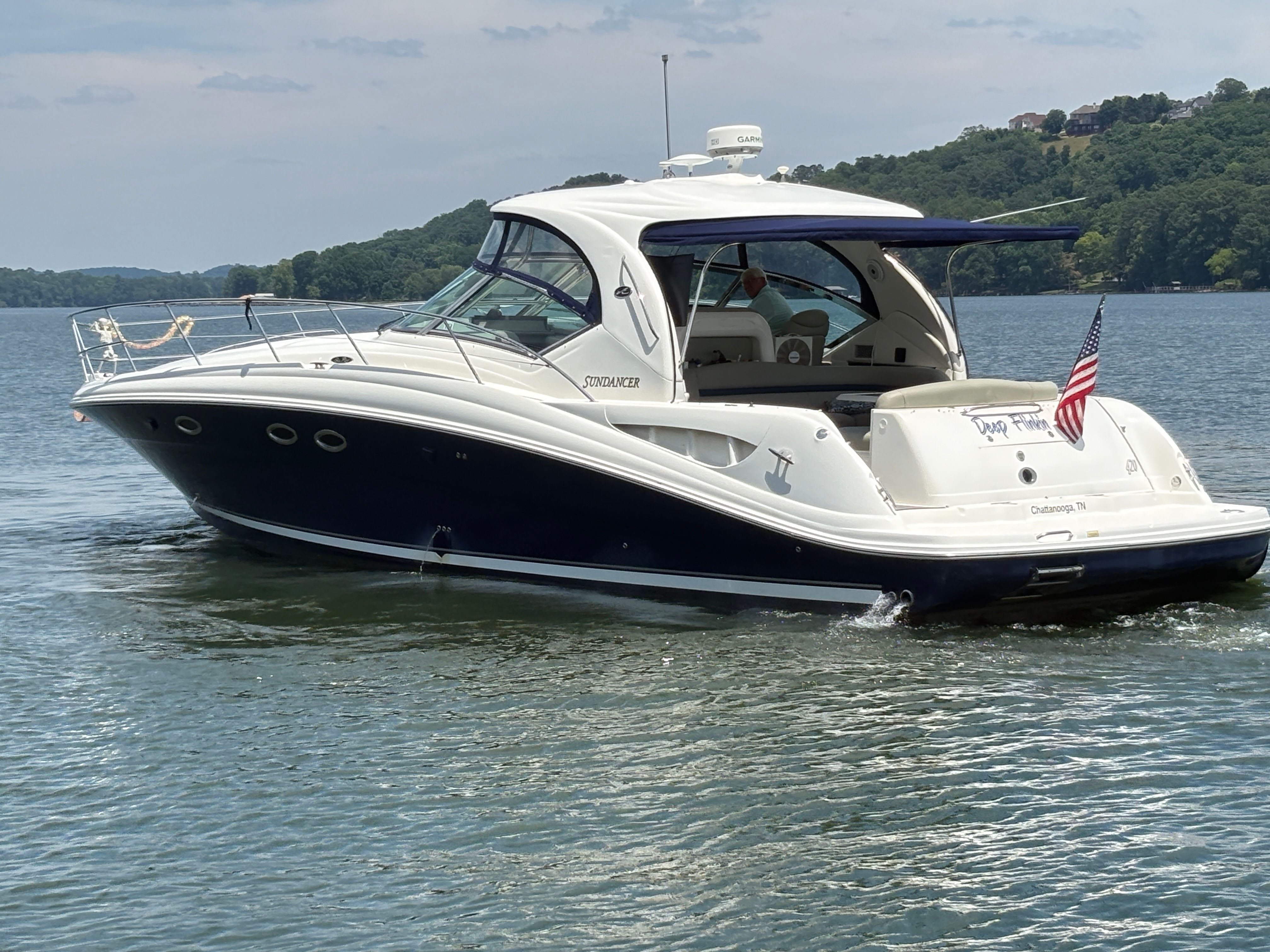 2005 Sea Ray 420 Sundancer on a calm lake.