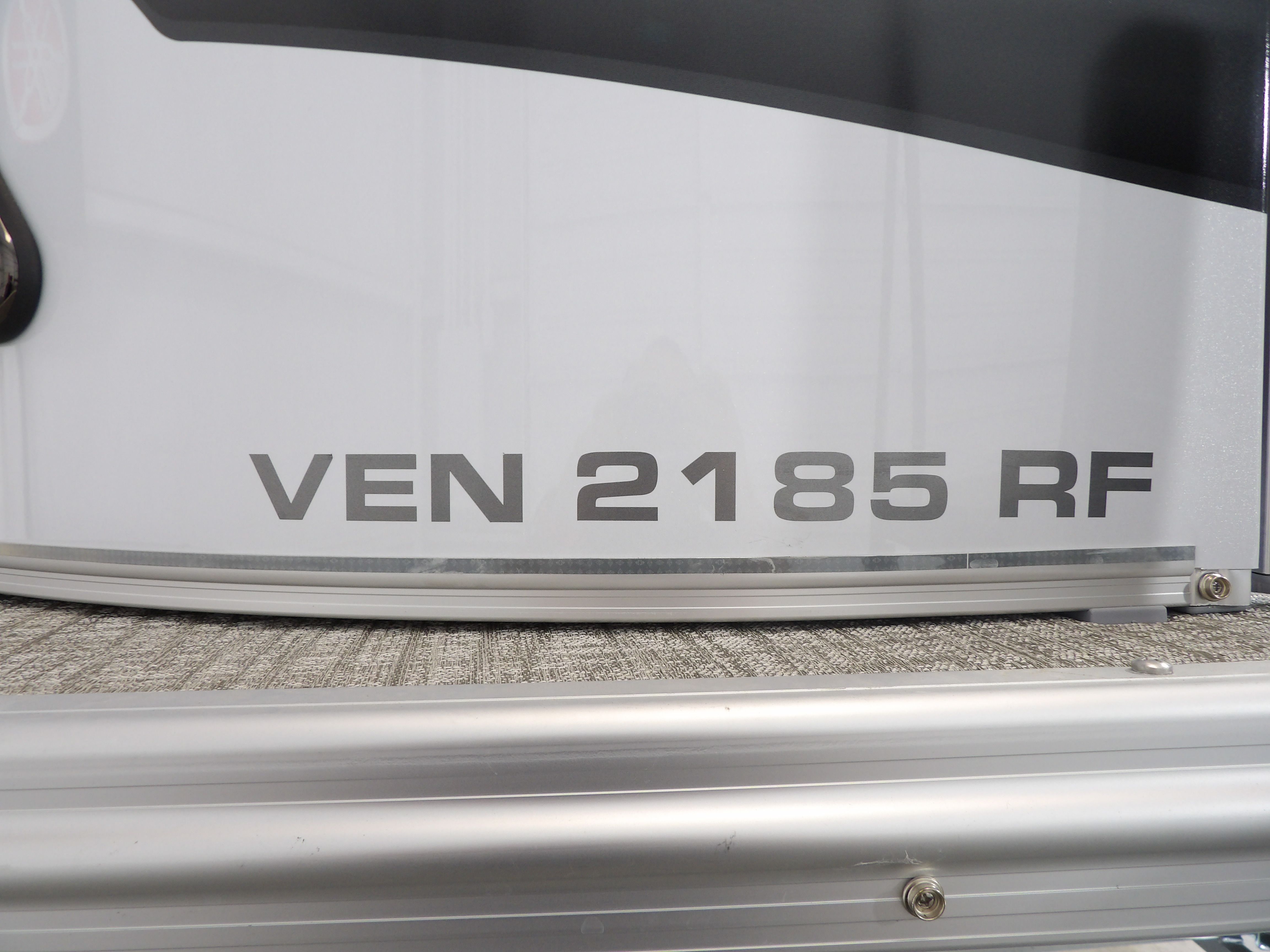 2026 Avalon Venture 85 Rear Fish - 21' - 28