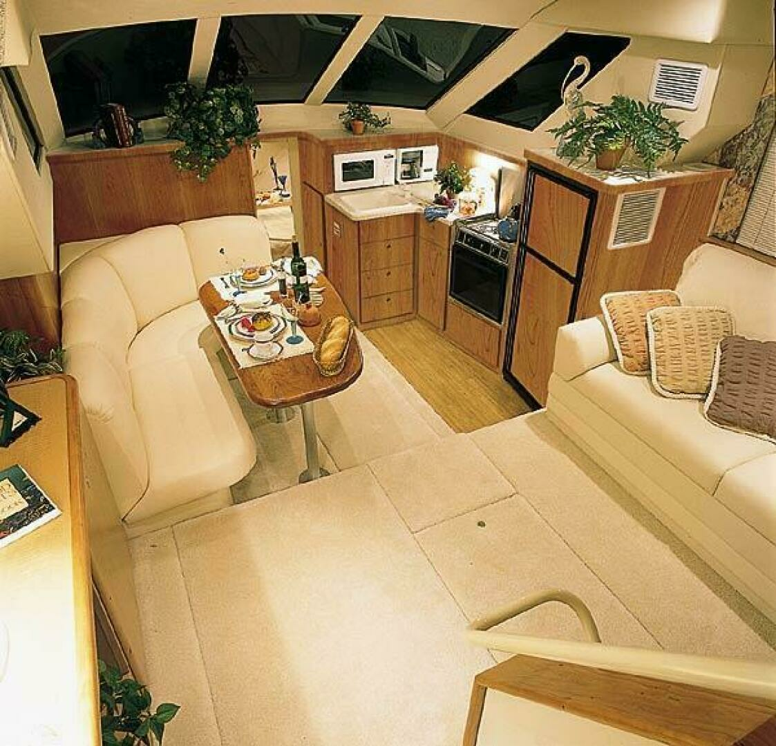 2001 Silverton 352 Motor Yacht - Image 9