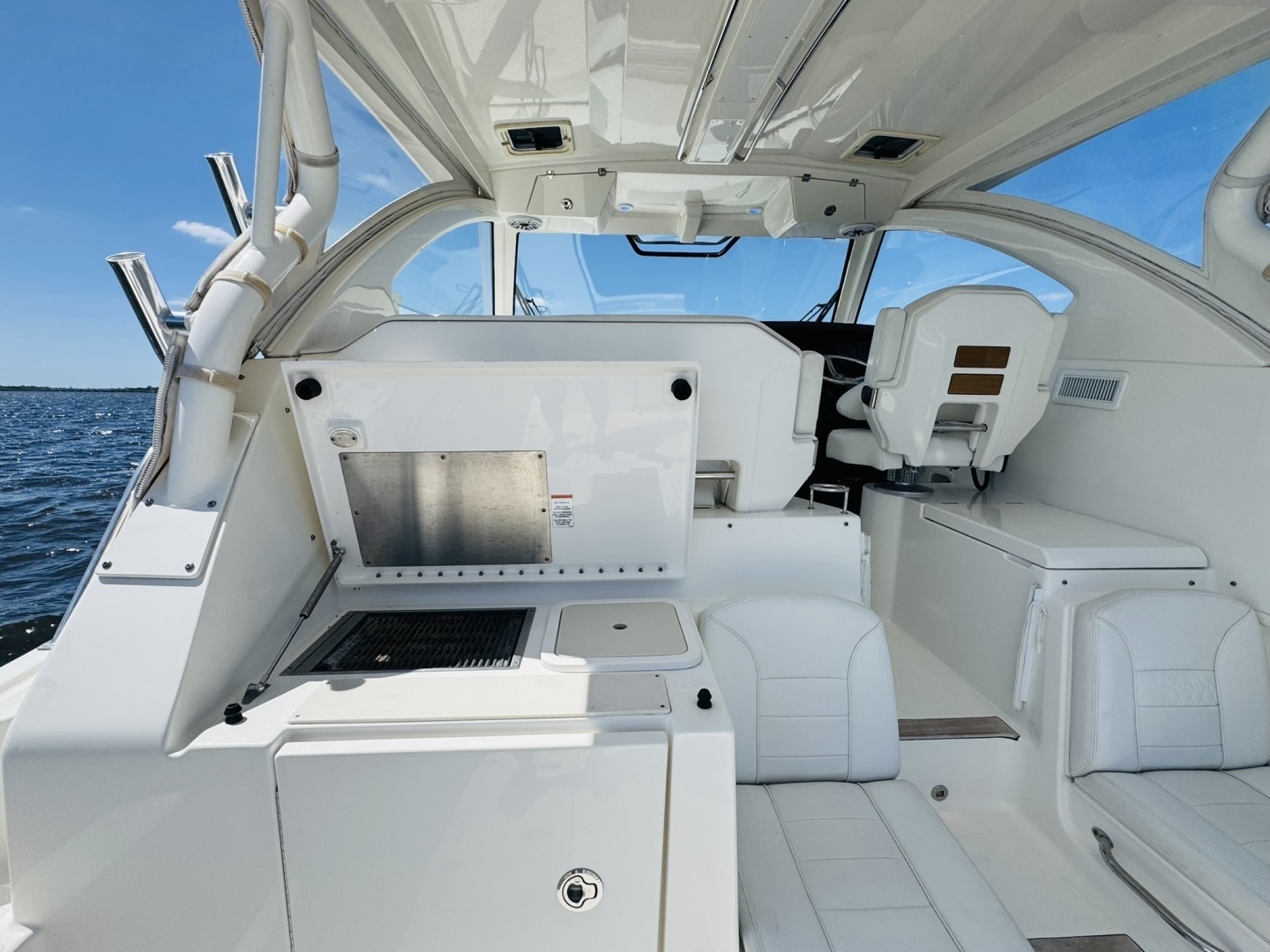 2021 Pursuit OS 355 - Image 24