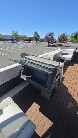 2025 Manitou 26' Explore 6' Max Deck With Dual 150hp Motors - 99