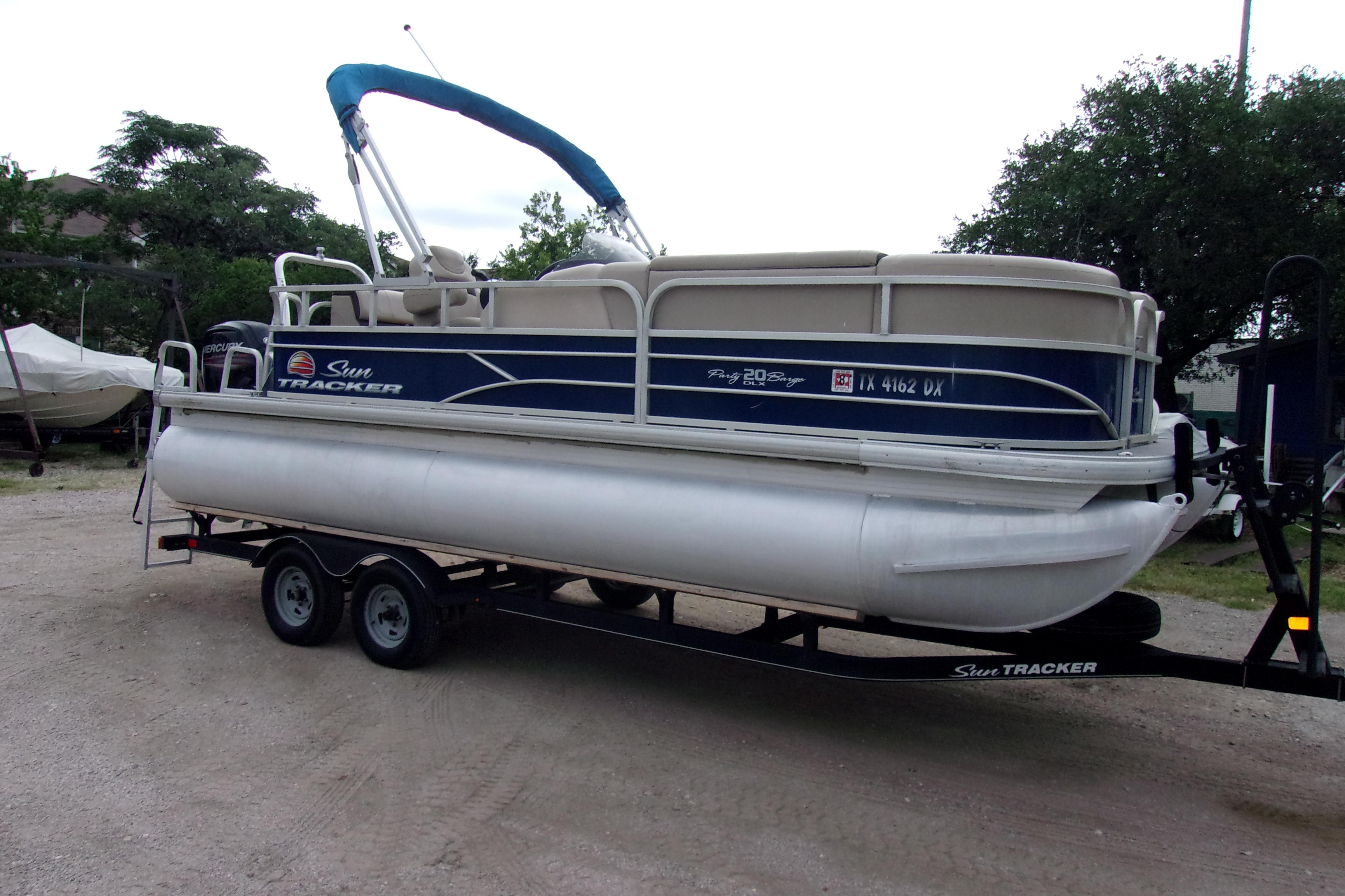 2018 Sun Tracker Party Barge 20 DLX