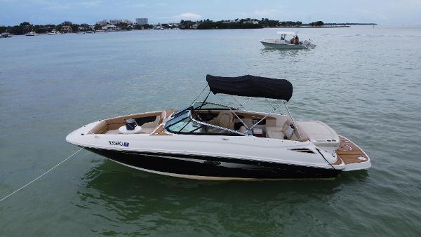 2015 Sea Ray 240 Sundeck