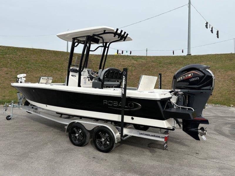 2025 Robalo 226 Cayman - 13
