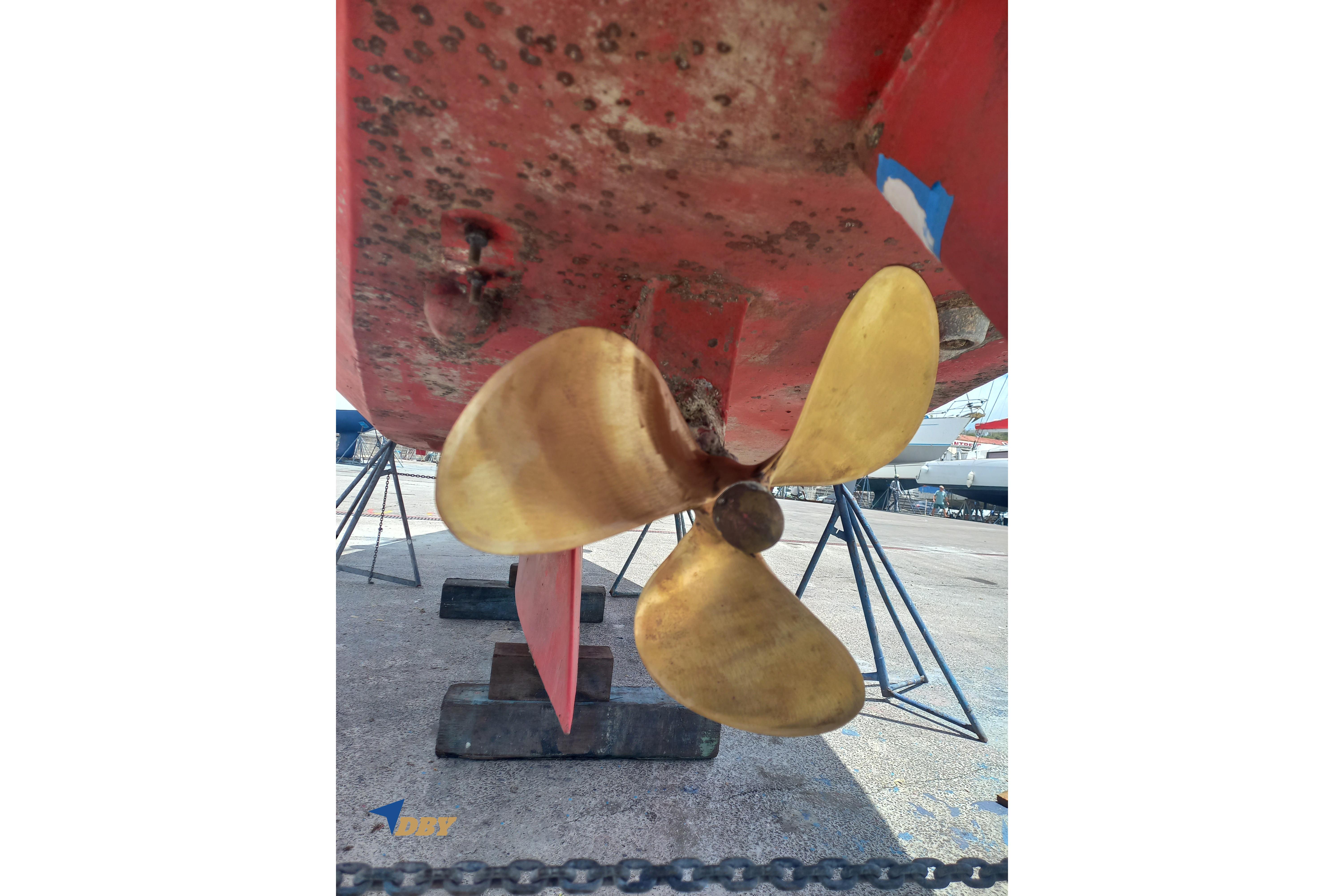 Propeller of 1982 Reinke Taranga 33 sailboat on dry dock.
