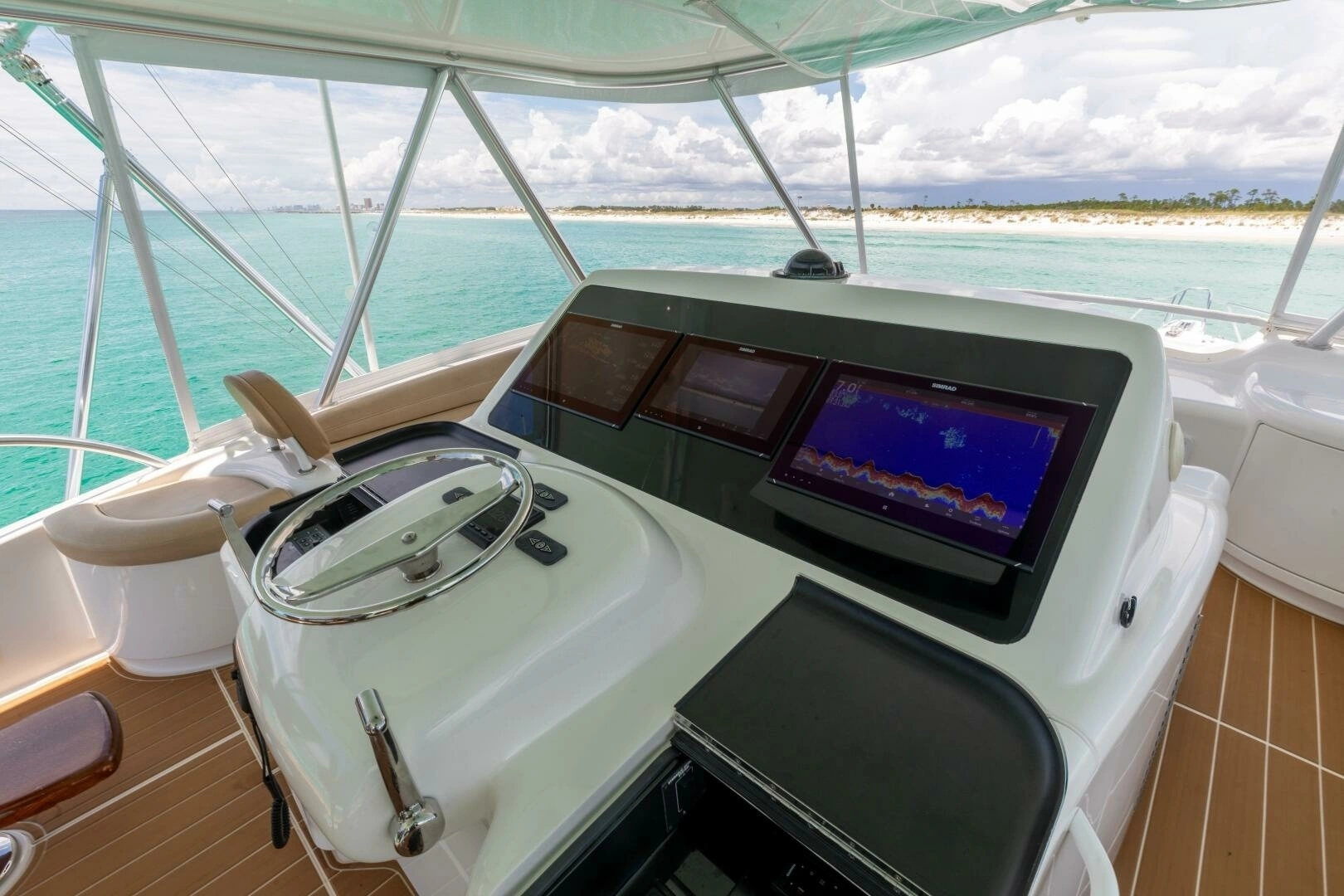 2015 Viking 70 Convertible - Image 30