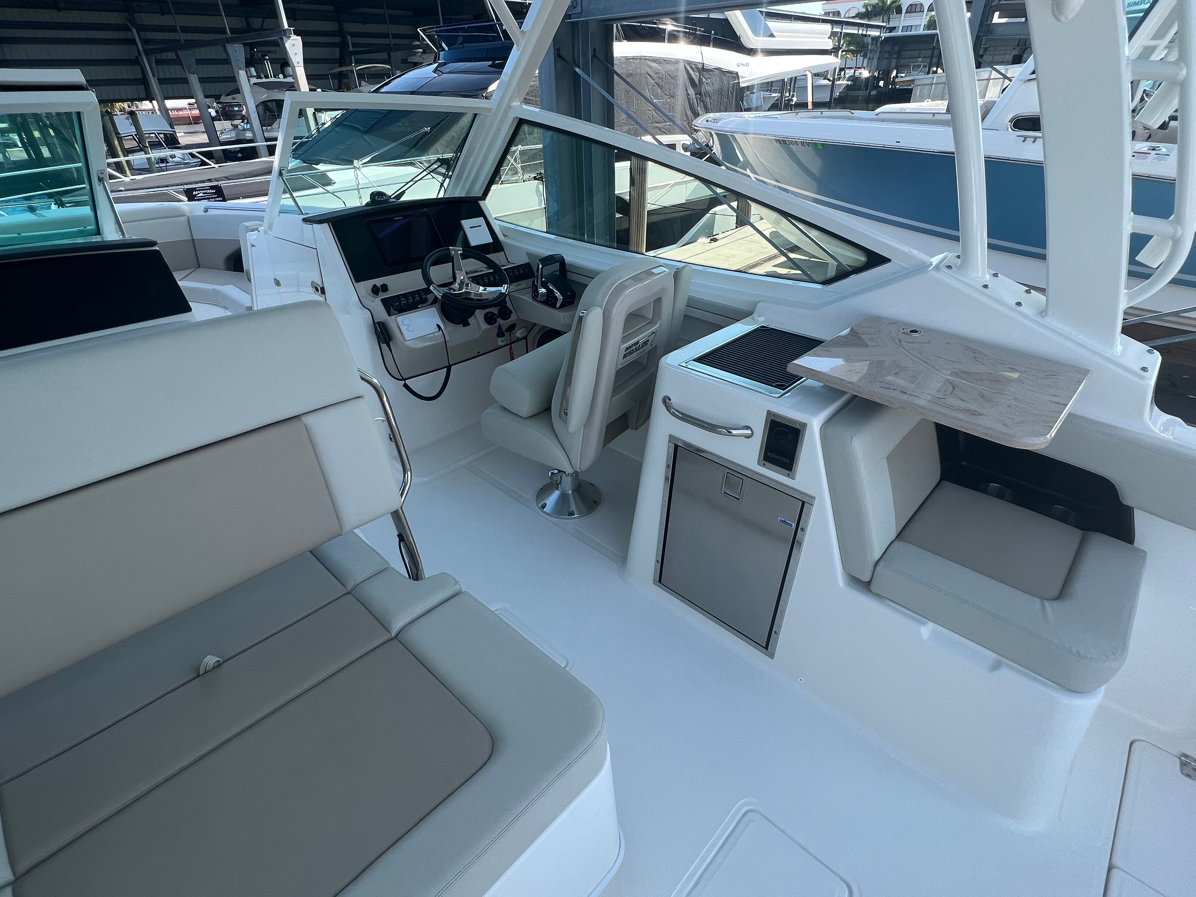 2023 Boston Whaler 280 Vantage - 8