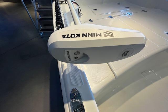 Minn Kota motor on 2026 Mako Pro Skiff 15 CC boat deck.