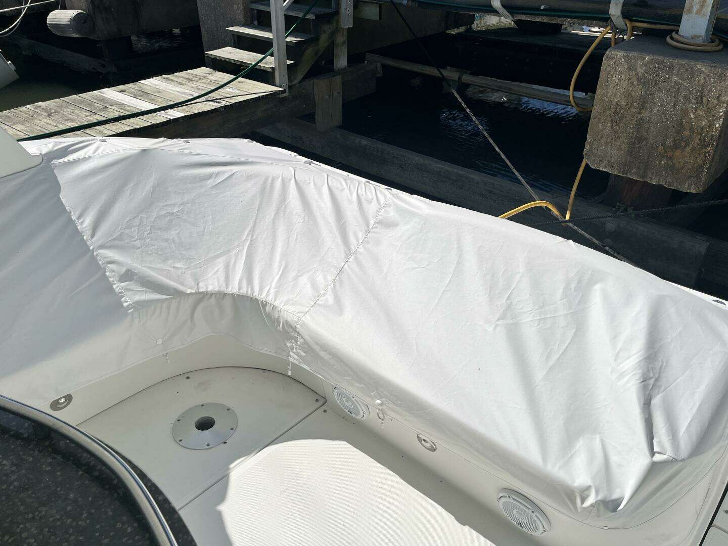 2008 Cruisers Yachts 390 Sport Coupe - Image 16