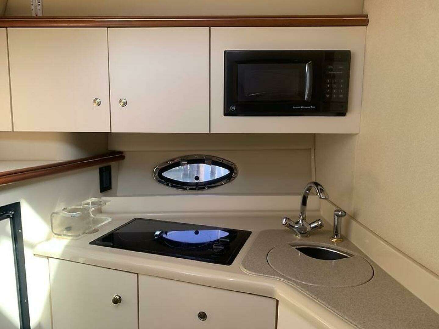 2003 Cruisers Yachts 3372 Express - Image 24