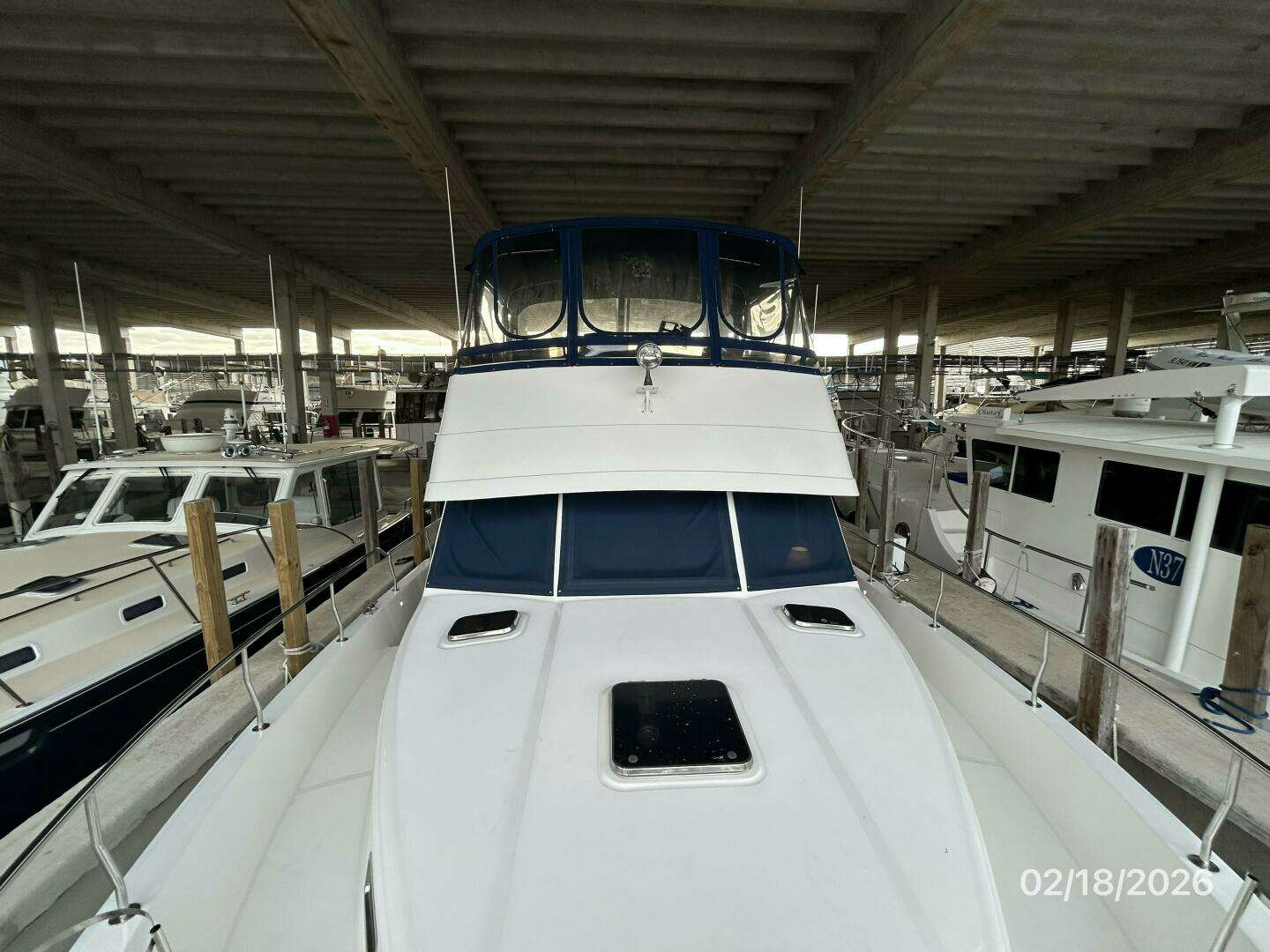 2004 Mainship 430 - Image 9