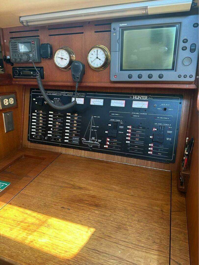 1991 Hunter Passage 42 - Image 5