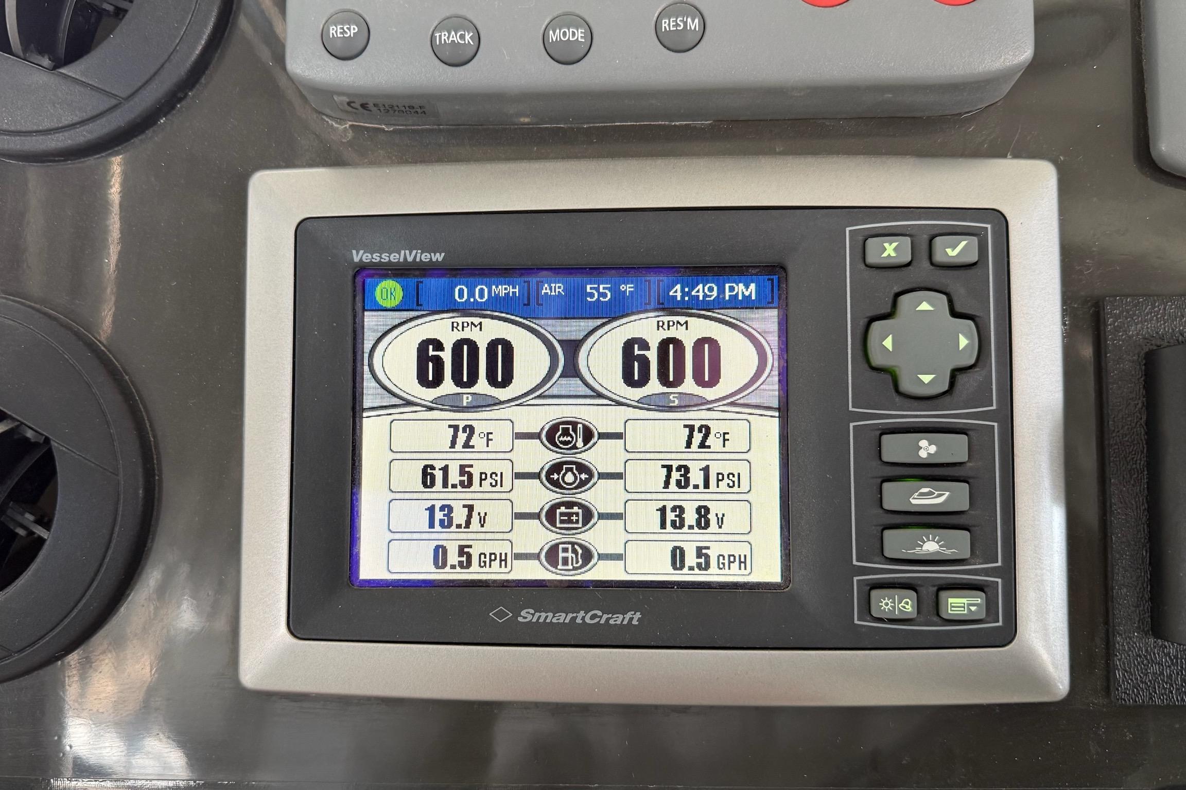SmartCraft VesselView display on 2009 Sea Ray 47 Sedan Bridge showing engine metrics.