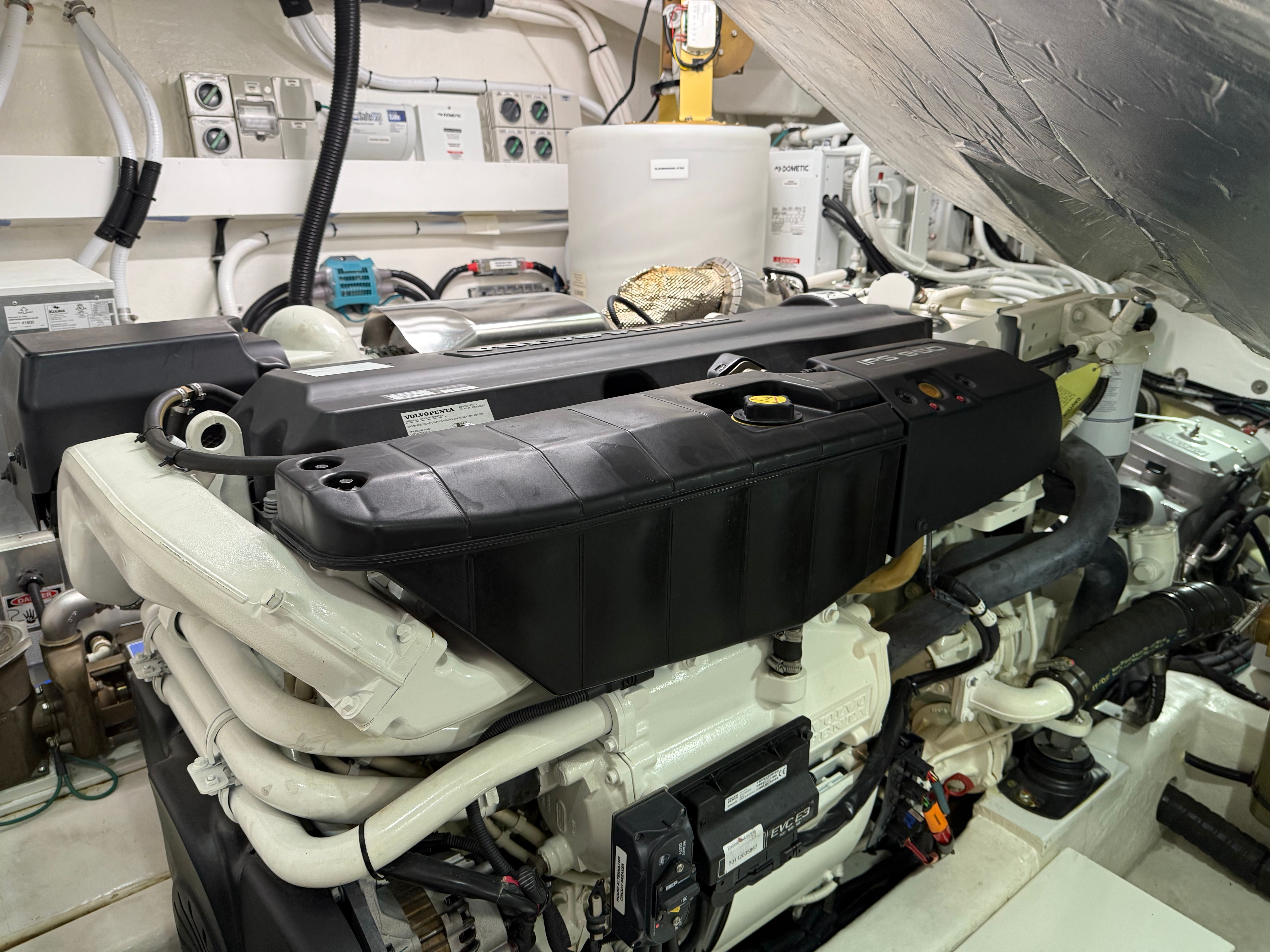 2022 Riviera 6000 Sport Yacht Platinum Edition - 71