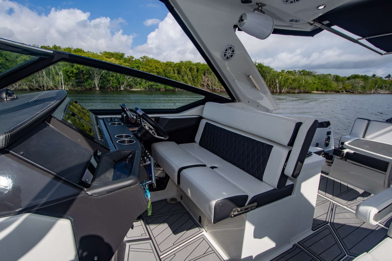 2022 Monterey 385 SS - Image 40
