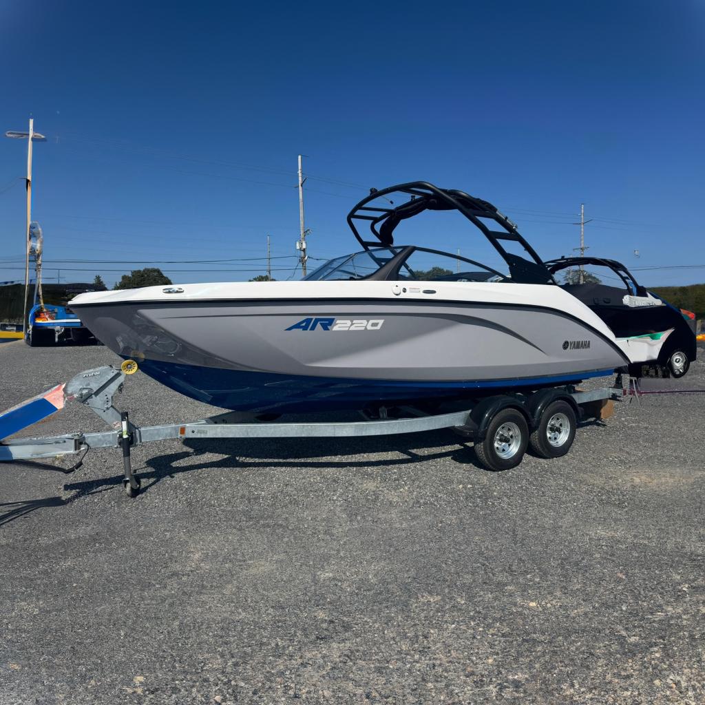 2026 Yamaha Boats AR220