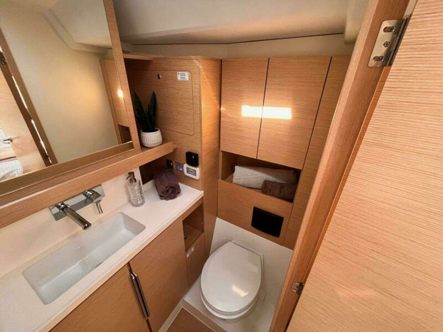 2023 Hanse 460 - Image 25