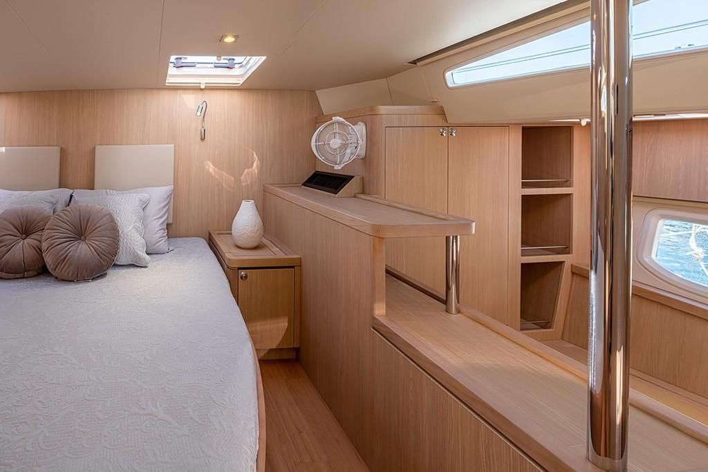 2023-Aquila-44-Yacht-MarineMax