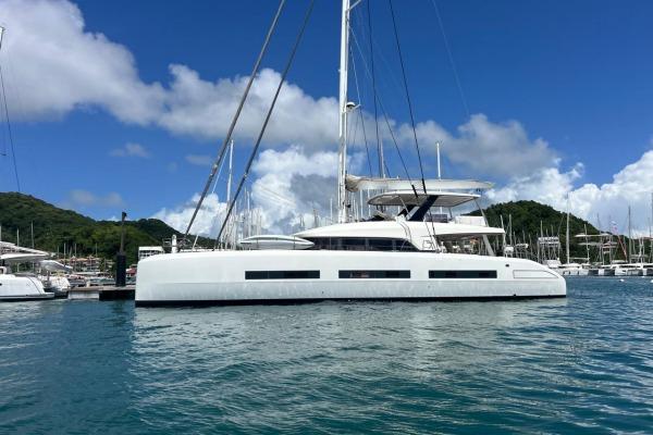 2023 Lagoon SEVENTY 7