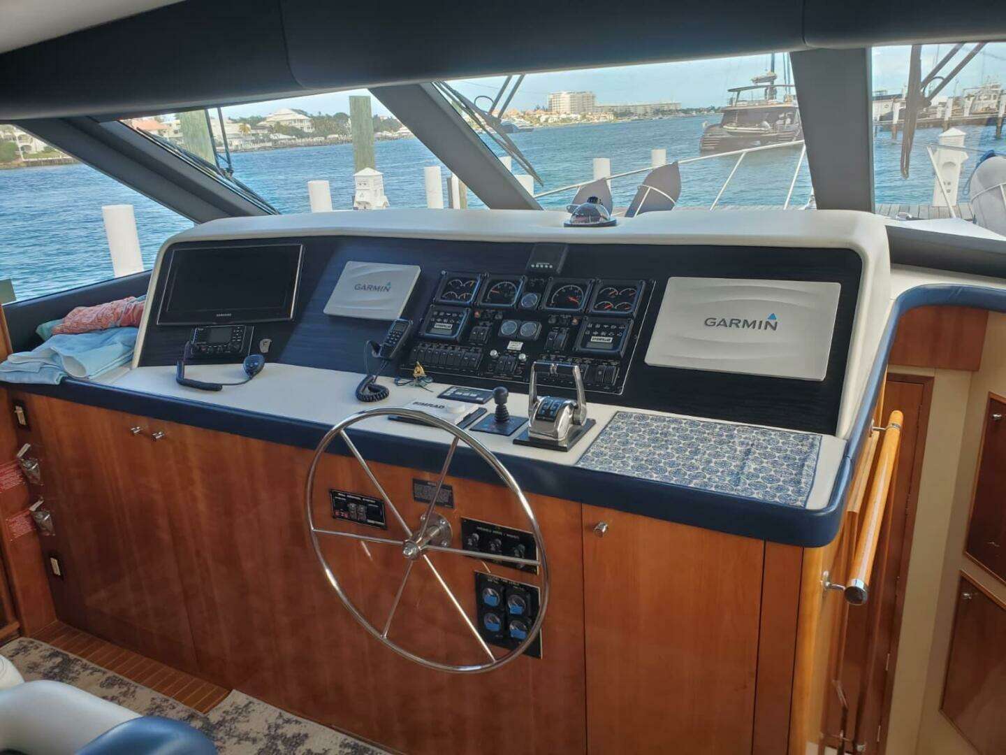 2000 Hatteras 75 Sport Deck - Image 9