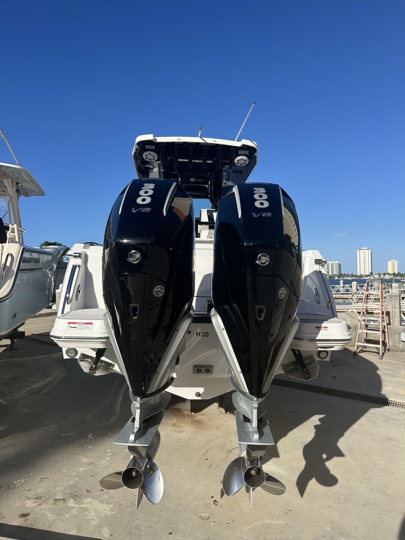 2025 Blackfin 272 CC - Image 27
