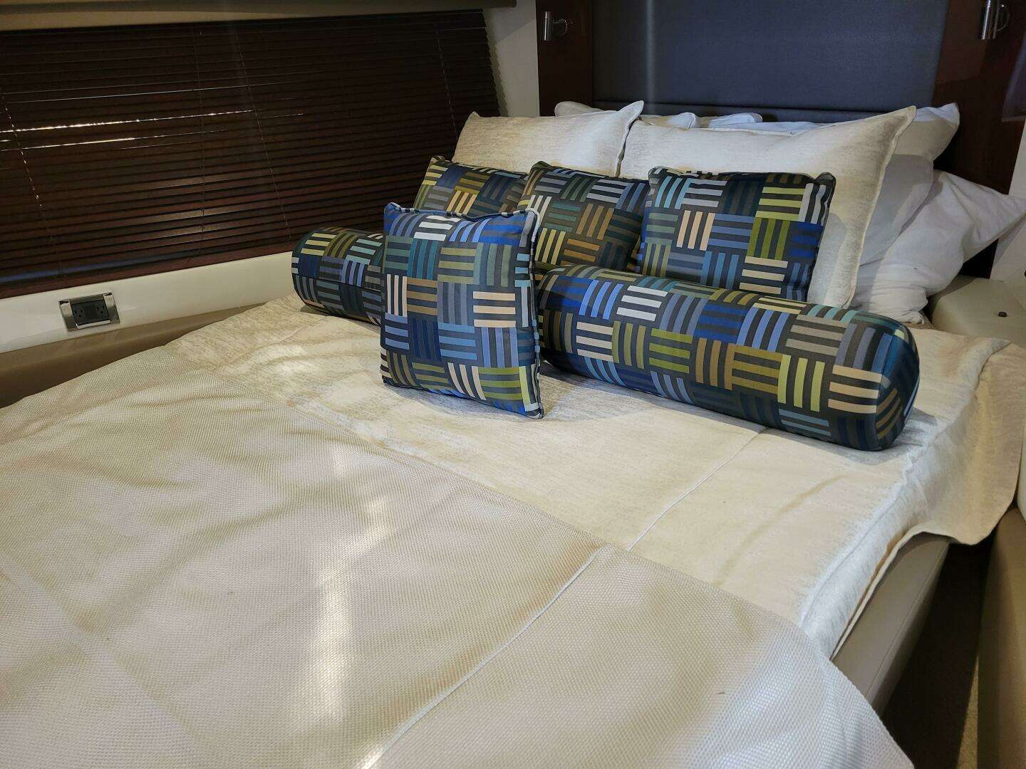 2017 Sea Ray Sundancer 460 - Image 19