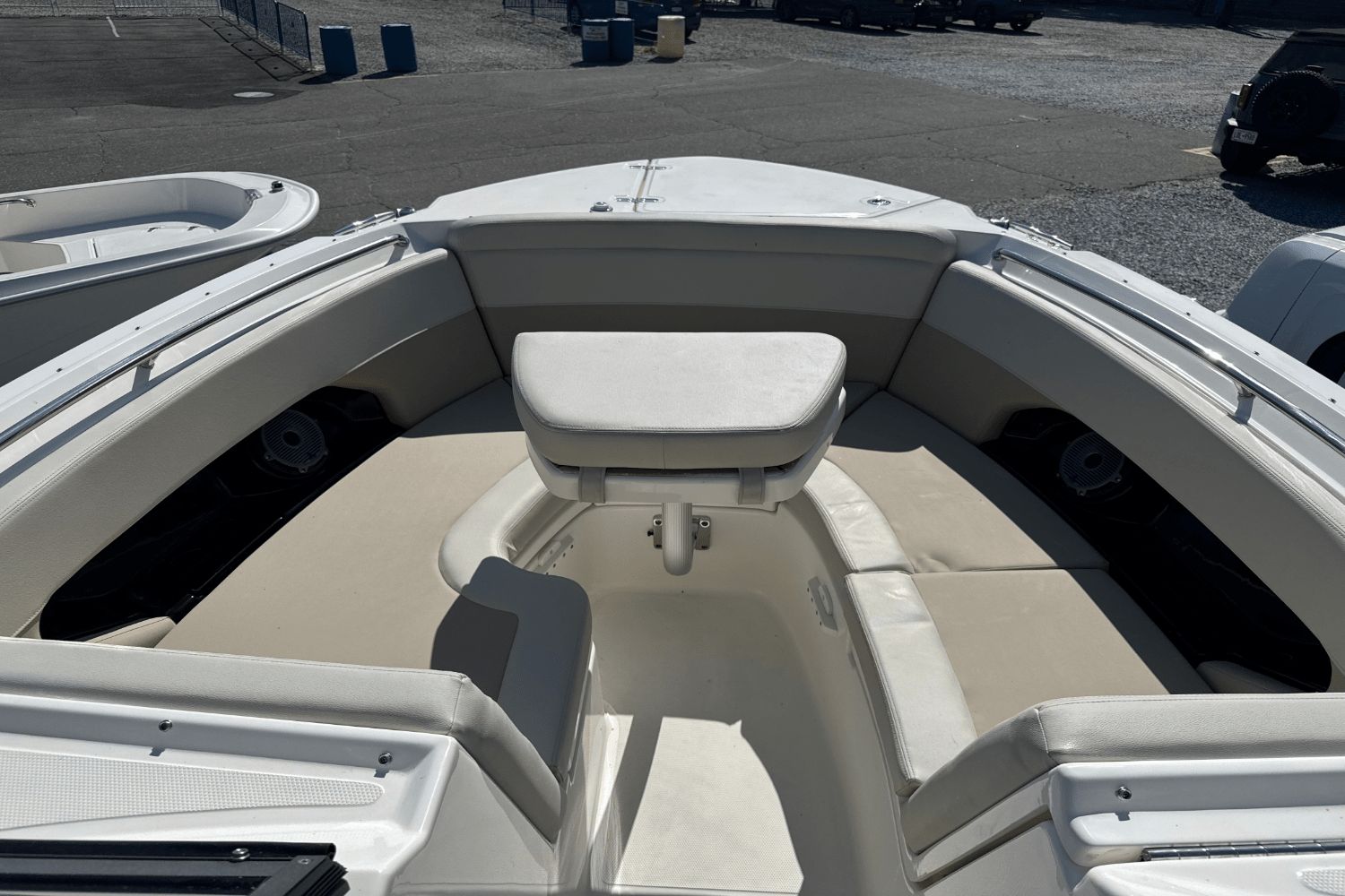 2026 Boston Whaler 240 Vantage - 28